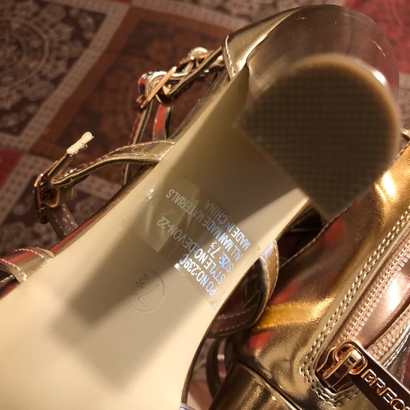 Heels - Picture 4 of 4